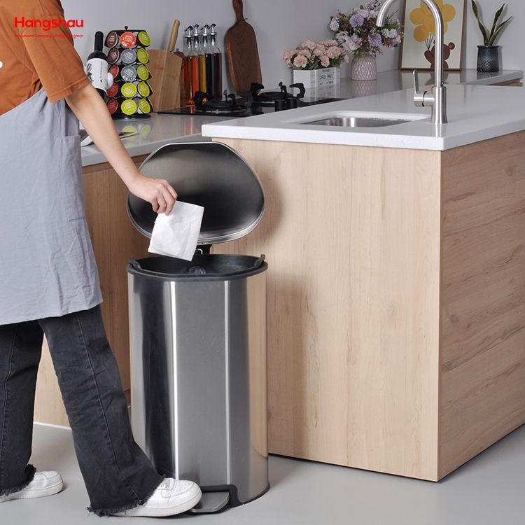 30 Liter Specially Shaped Foot Operated Trash Can