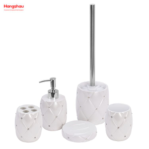 Family Soap Dispenser Toothbrush Holder Tumbler Soap Dish PlasticTransparent Luxury Polyresin Bathroom Accessories Luxury Set 