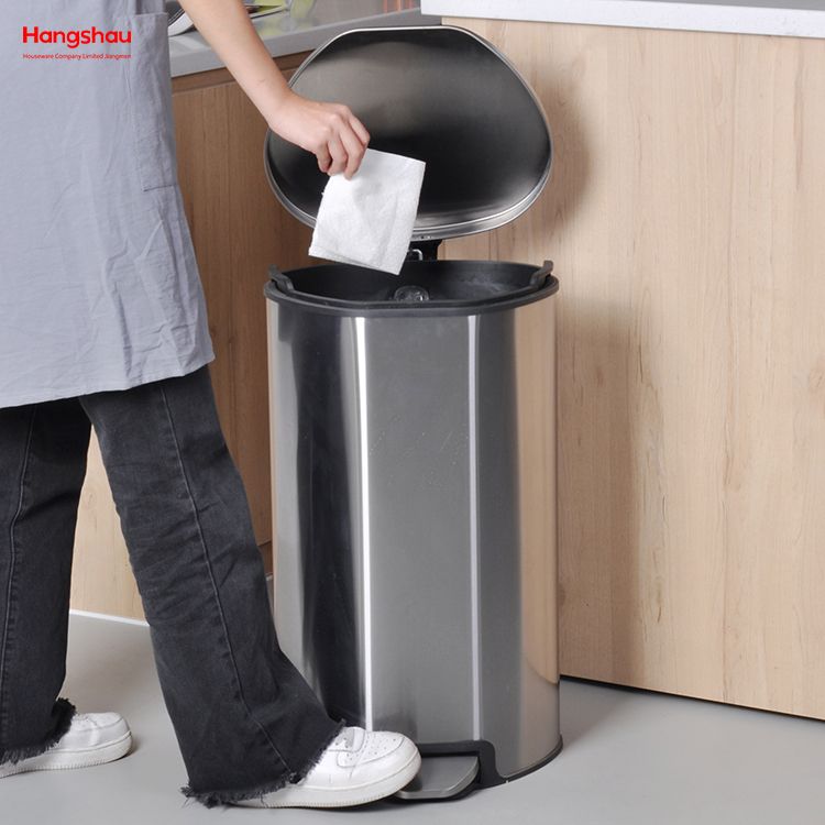 30 Liter Specially Shaped Foot Operated Trash Can