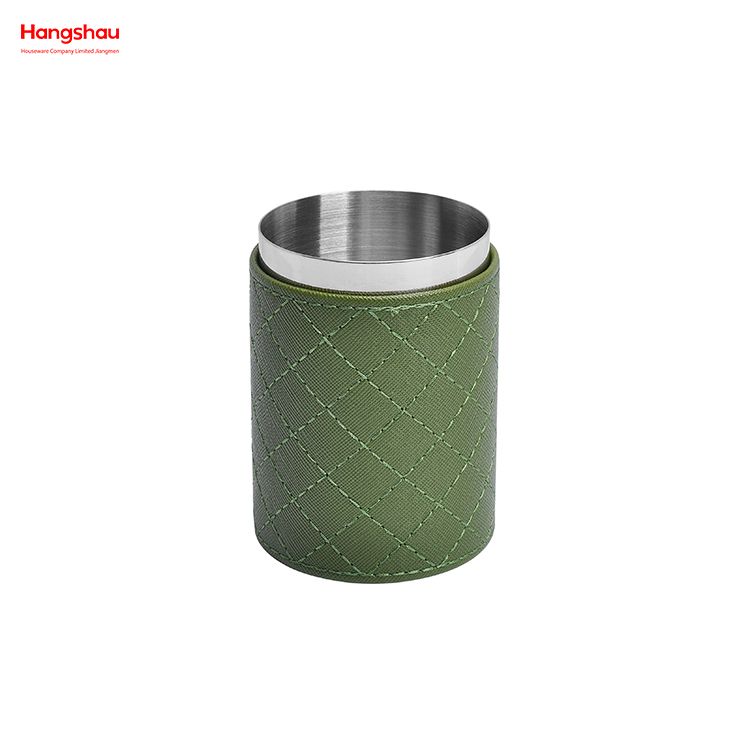 Stainless Steel Complete Bathroom Lotion Bottle Dispenser Foam Pump Soap Bottle Synthetic Leather Bathroom Accessories Luxury Artificial Leather Decorate Set 