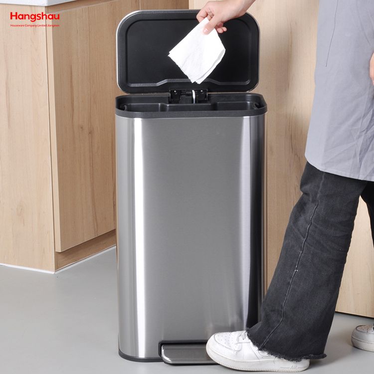 High Quality Household Kitchen Trash Bin with A Large Capacity of 30 Liters Hotel Foot Operated Trash Bin
