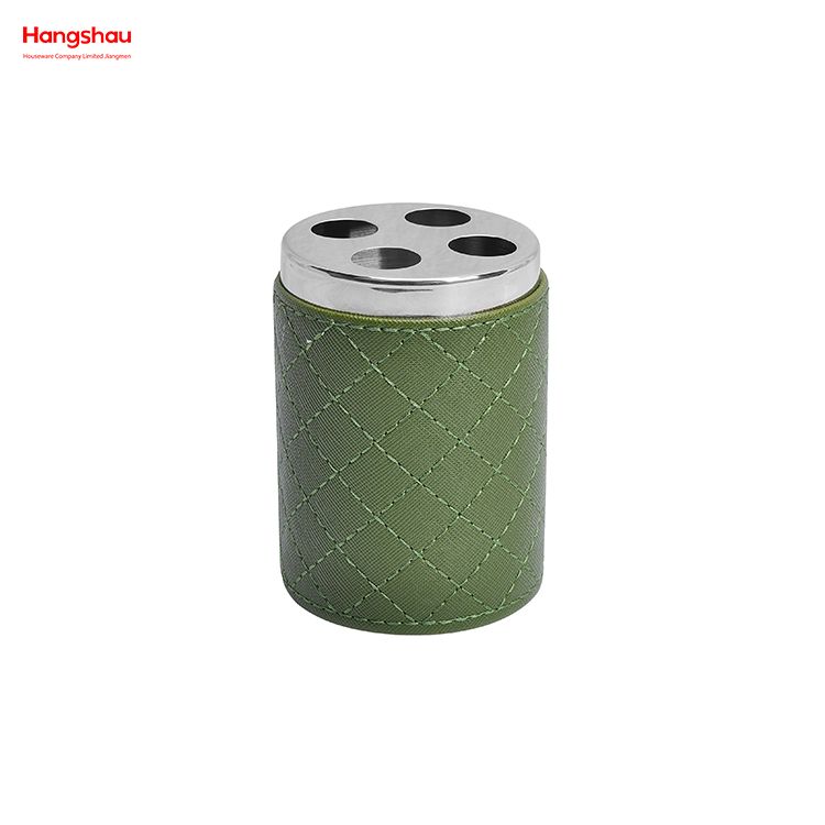 Stainless Steel Complete Bathroom Lotion Bottle Dispenser Foam Pump Soap Bottle Synthetic Leather Bathroom Accessories Luxury Artificial Leather Decorate Set 