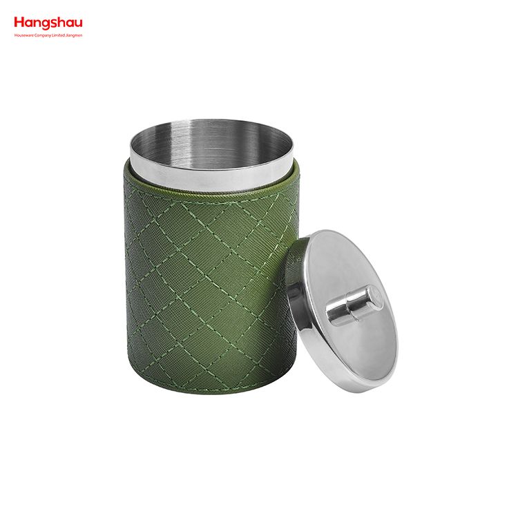 Stainless Steel Complete Bathroom Lotion Bottle Dispenser Foam Pump Soap Bottle Synthetic Leather Bathroom Accessories Luxury Artificial Leather Decorate Set 