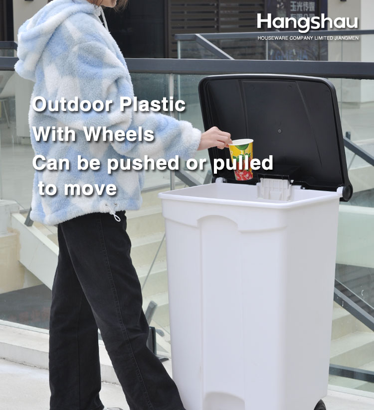 Parks Plastic Trash Cans