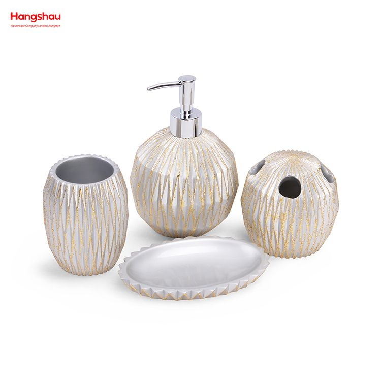 Polyresin Bathroom Accessories Luxury Set Family Soap Dispenser Toothbrush Holder Tumbler Soap Dish PlasticTransparent Luxury 